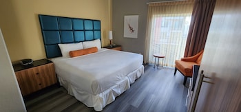Deluxe Room, 1 King Bed, Balcony