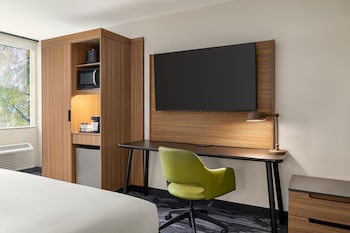 Room, 1 King Bed, Hearing Accessible
