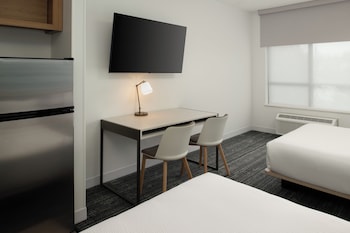 Standard Studio, 2 Queen Beds, Lake View (Mobility Accessible, Tub)