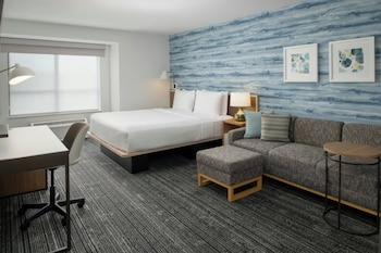 Studio Suite, 1 King Bed with Sofa bed, Lake View
