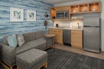 Studio Suite, 1 King Bed with Sofa bed, Lake View (Mobility Accessible, Tub)