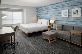 Studio Suite, 1 King Bed with Sofa bed, Lake View (Hearing Accessible)