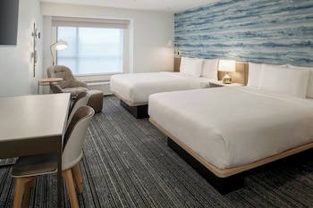 Standard Studio, 2 Queen Beds, Lake View