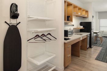 Standard Studio, 2 Queen Beds, Lake View (Mobility Accessible, Roll-In Shower)