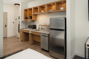 Standard Studio, 2 Queen Beds, Lake View (Mobility Accessible, Tub)