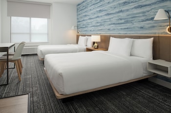 Standard Studio, 2 Queen Beds, Lake View (Mobility Accessible, Tub)