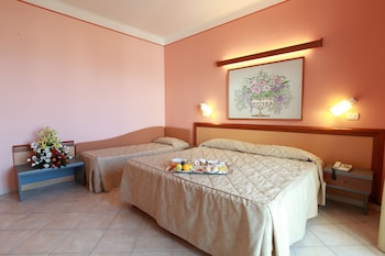 Triple Room, Multiple Beds