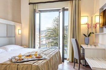 Triple Room, Multiple Beds