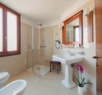 Junior Suite, Canal View