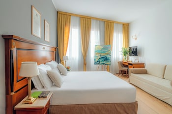 Deluxe Double Room, Canal View