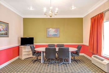 Deluxe Studio Suite, 1 King Bed, Non Smoking
