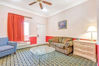 Deluxe Studio Suite, 1 King Bed, Non Smoking