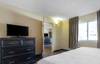 Suite, 1 King Bed with Sofa bed, Non Smoking