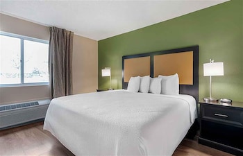 Suite, 1 King Bed with Sofa bed, Non Smoking