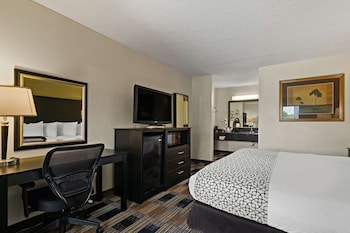 Suite, 1 King Bed, Non Smoking, Jetted Tub