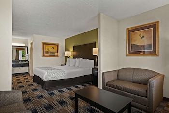 Suite, 1 King Bed, Non Smoking, Jetted Tub