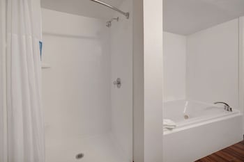 Deluxe Room, 1 King Bed, Non Smoking