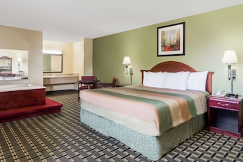 Studio Suite, 1 King Bed, Smoking