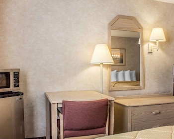 Standard Room, 2 Queen Beds, Non Smoking
