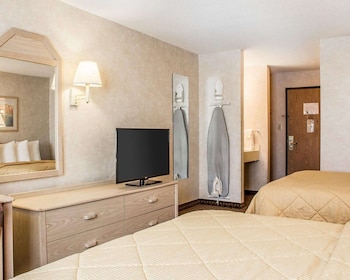 Standard Room, 2 Queen Beds, Non Smoking