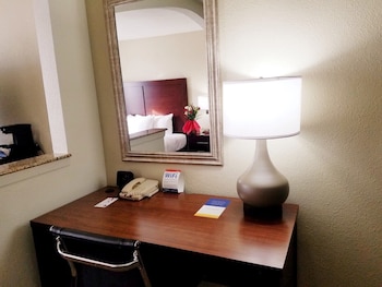 Suite, 1 King Bed with Sofa bed, Non Smoking, Jetted Tub