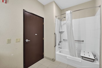 Standard Room, 2 Queen Beds, Accessible, Bathtub