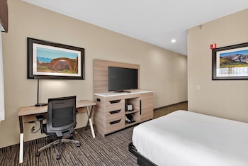 Standard Room, 1 Queen Bed, Accessible, Bathtub