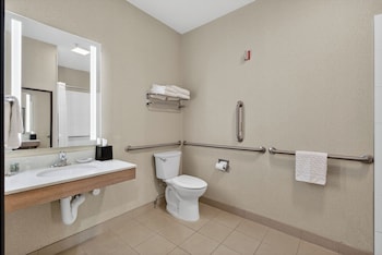 Standard Room, 1 Queen Bed, Accessible, Bathtub