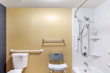 Standard Room, 1 King Bed, Accessible, Refrigerator