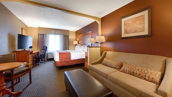 Suite, 1 King Bed, Non Smoking, Kitchenette (with Sofabed)