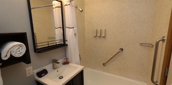 Lodge 2 Queens Guestroom