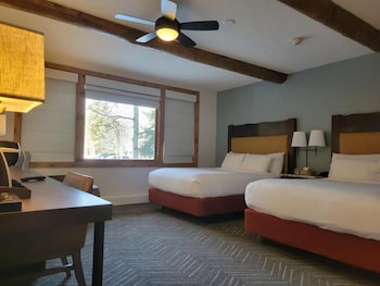Lodge 2 Queens Guestroom