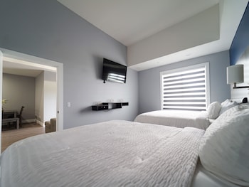 Family Suite with Jacuzzi
