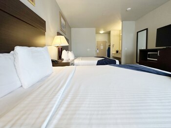 Queen Room with Two Queen Beds
