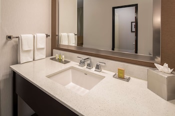 Room, 2 Queen Beds, Accessible (Mobility & Hearing, Roll-In Shower)