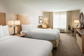 Room, 2 Queen Beds, Accessible (Mobility & Hearing, Roll-In Shower)