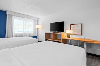 Room, 2 Queen Beds, Accessible, Bathtub