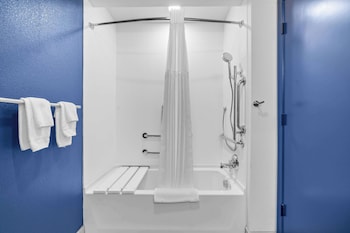 Room, 2 Queen Beds, Accessible, Bathtub