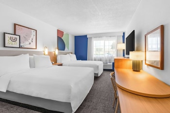 Room, 2 Queen Beds, Accessible, Bathtub