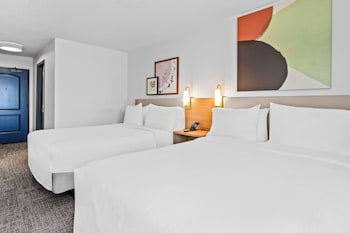 Room, 2 Queen Beds, Accessible, Bathtub