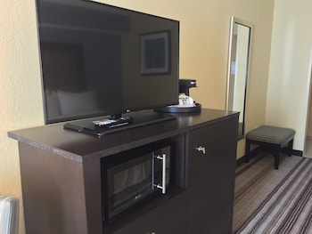 Standard Room, 2 Queen Beds, Accessible