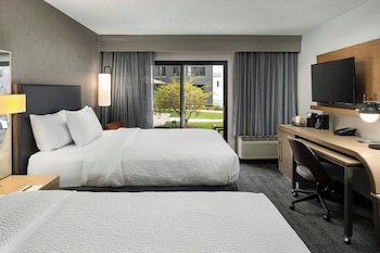 Deluxe Room, 2 Queen Beds, Hearing Accessible (Roll-in Shower)