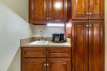 Standard Room, 2 Double Beds, Accessible, Non Smoking (Walk-in Shower)