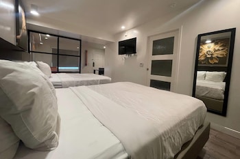Deluxe Suite, 2 Queen Beds, Non Smoking