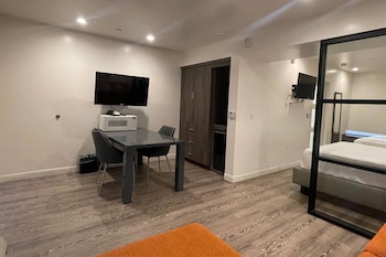 Deluxe Suite, 2 Queen Beds, Non Smoking
