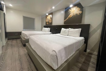 Deluxe Suite, 2 Queen Beds, Non Smoking