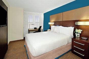 Suite, 2 Bedrooms (Mobility/Hearing Access, Roll-In Shwr)