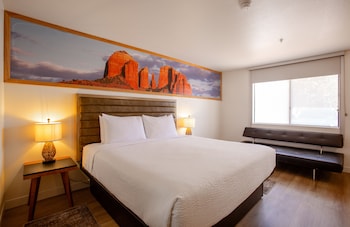 Deluxe Room, 1 King Bed with Sofa bed