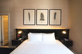 Suite, 1 King Bed with Sofa bed (Frederick)