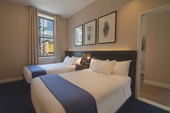 Suite, 2 Full Beds with Sofa Bed (Tribeca)